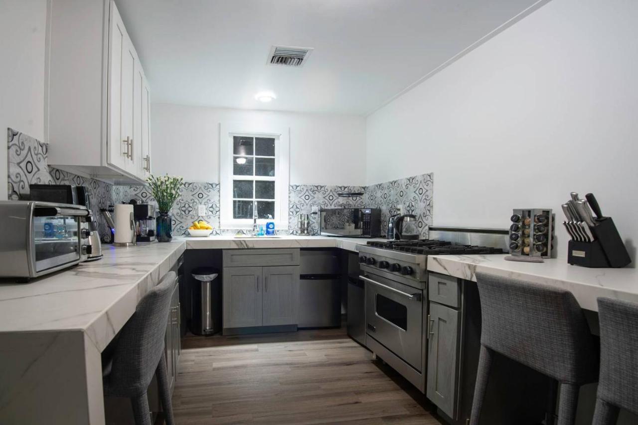 4 Bedroom - Sleeps 8! Celebrity Villa Next To Frenchman St นิวออร์ลีนส์ ภายนอก รูปภาพ